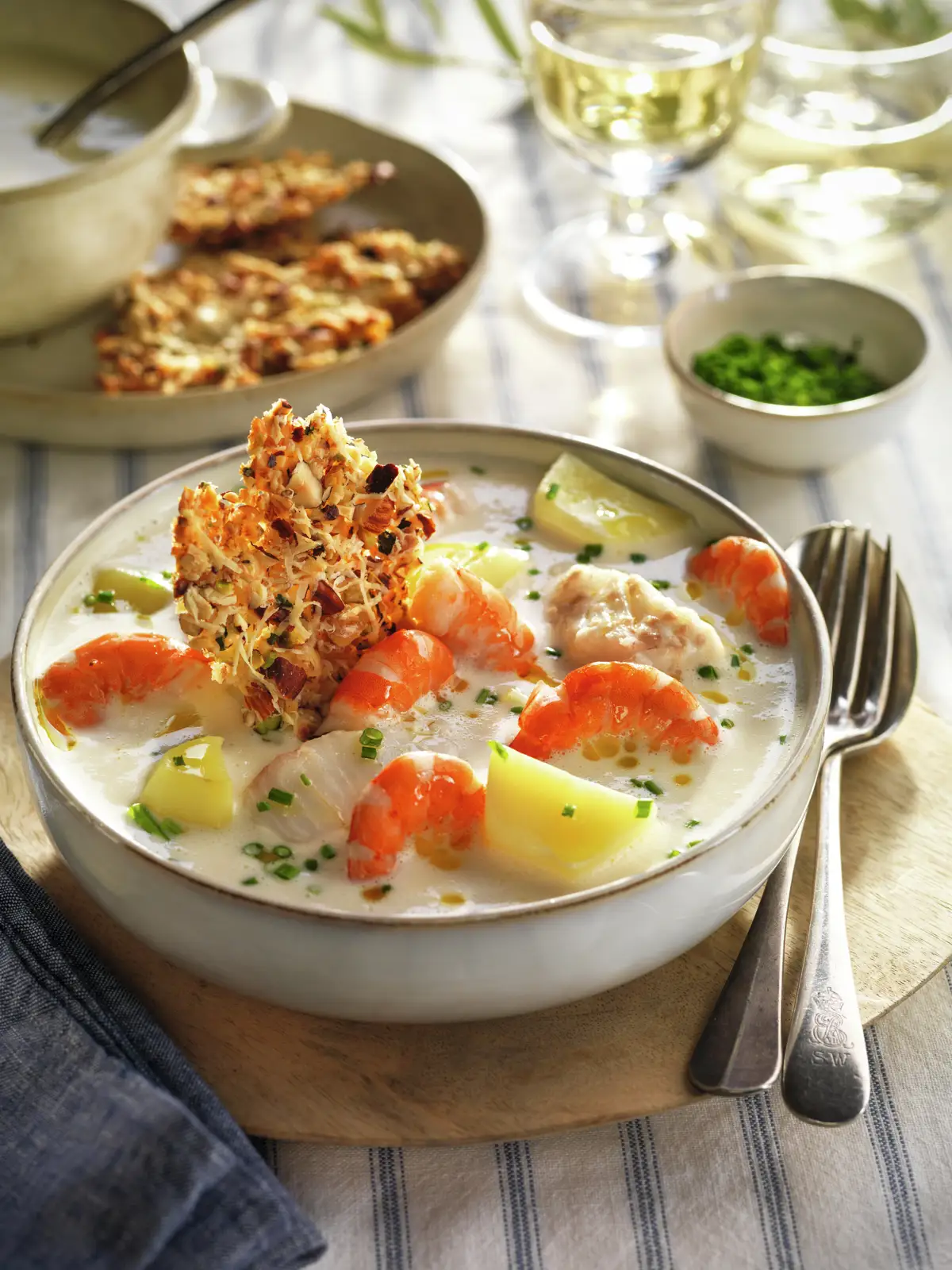 gazpachuelo_malagueno_con_gambas_y_frutos_secos