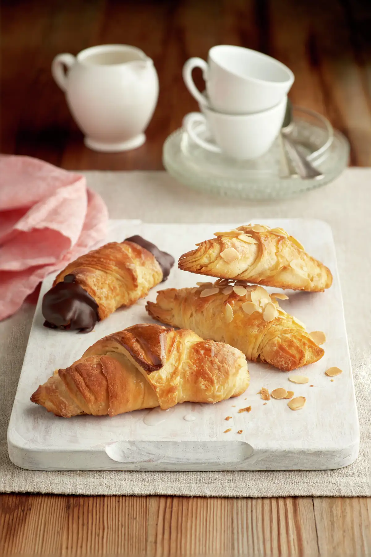 PASO A PASO PARA REALIZAR CROISSANTS CASEROS CON CHOCOLATE Y ALMENDRAS: RESULTADO FINAL.