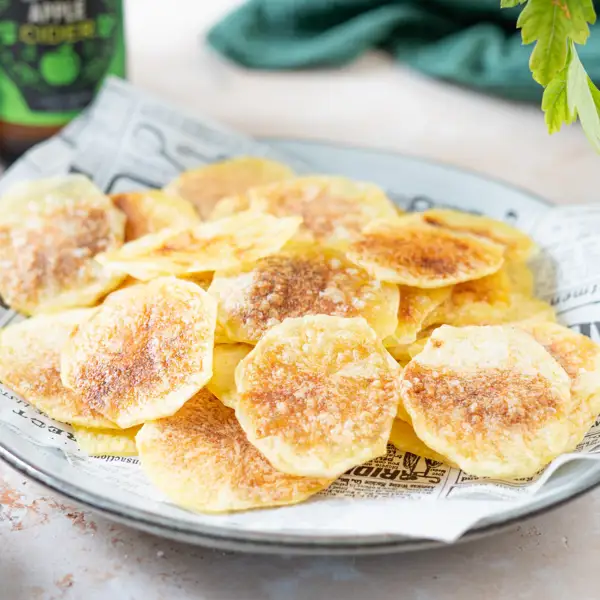 Chips de patatas rápidas y saludables al microondas: ¡no volverás a comprar una bolsa!