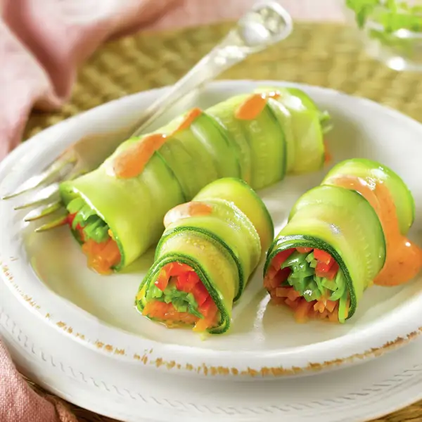 El entrante más saludable: calabacín relleno de verduritas con salsa de piquillos