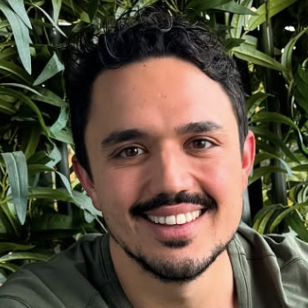 Carlos Ríos, experto en cocina sana: "Estas lentejas con cúrcuma son una receta nutritiva y con truco para que queden sabrosas sin que se noten las verduras" (ideal para los niños)