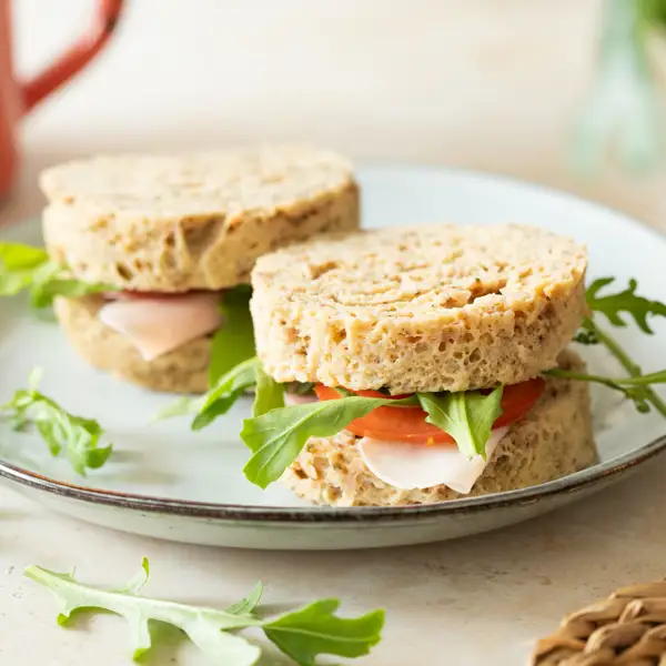 Pan proteico de atún, sin harina y en el microondas: el desayuno rápido y saludable (¡en 10 minutos!)