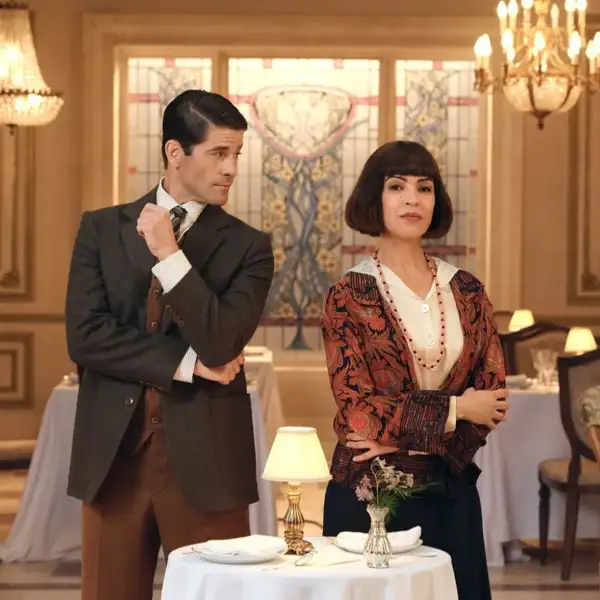La receta que arrasa en 'La Favorita 1922', la serie del momento: canelones de confit de pato con bechamel de boniato