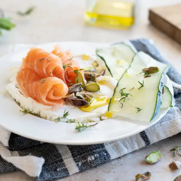 Labneh: el desayuno fácil y saludable que convierte un simple yogur en una deliciosa crema de queso casera