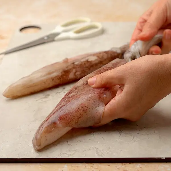 Cómo limpiar calamares paso a paso (y las deliciosas recetas que puedes hacer después)