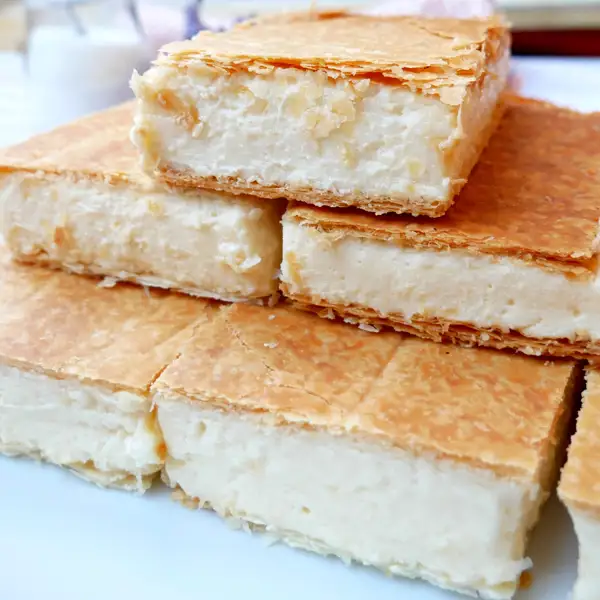 Cuando hagas este postre, se convertirá en tu favorito: milhojas relleno de crema ¡en 5 minutos!