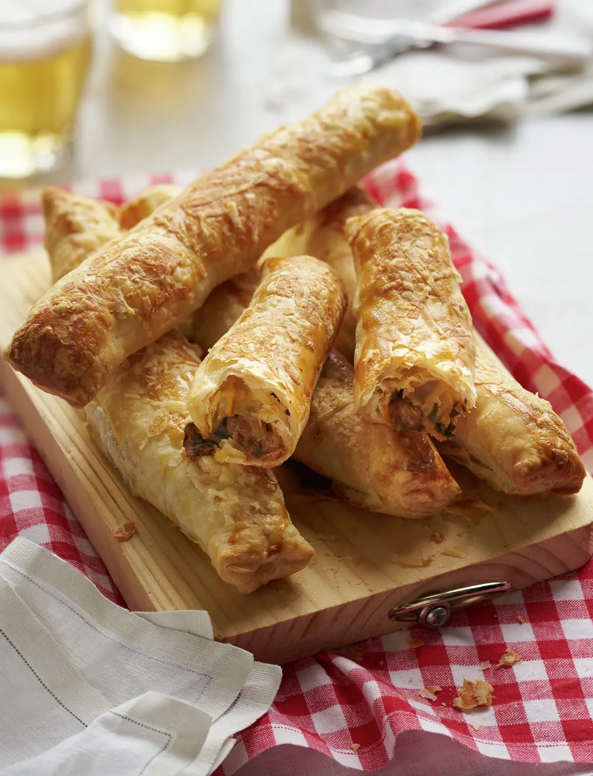 ROLLITOS DE HOJALDRE DE ACELGAS CON TOMATE.