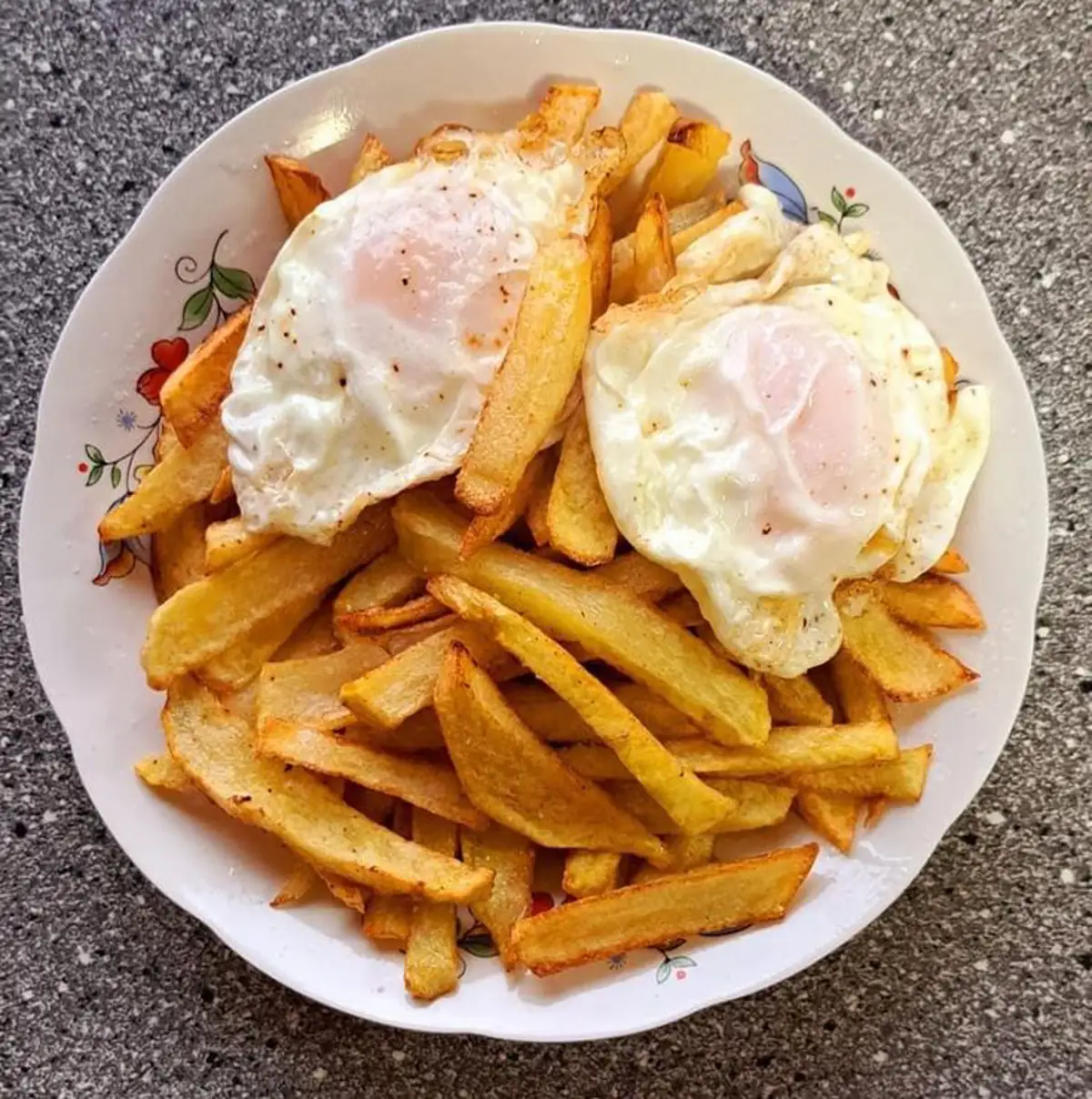 Huevos fritos con patatas
