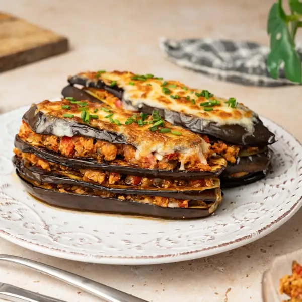 Lasaña de berenjena con pollo: la receta fácil para una cena de verano alta en proteínas