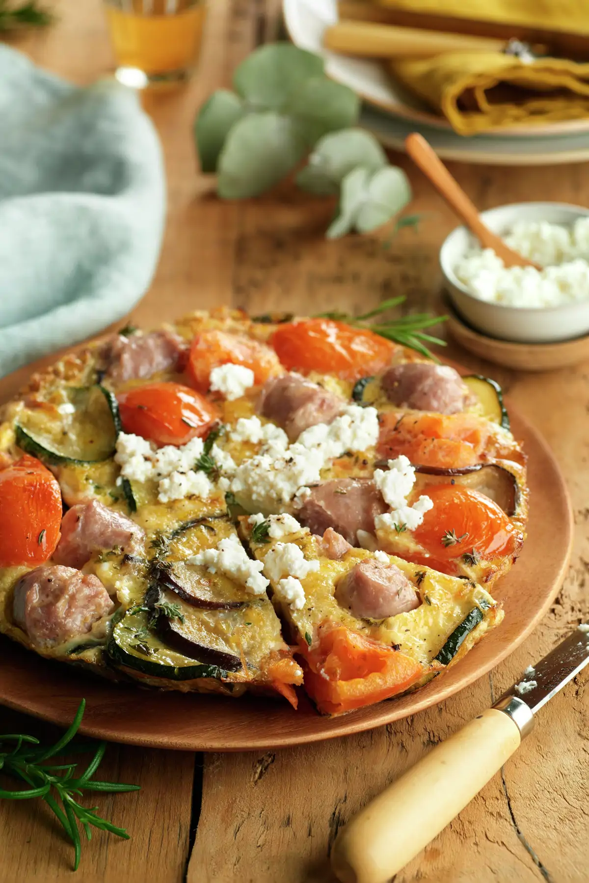 FRITTATA CON HORTALIZAS, QUESO RICOTA Y ROMERO.