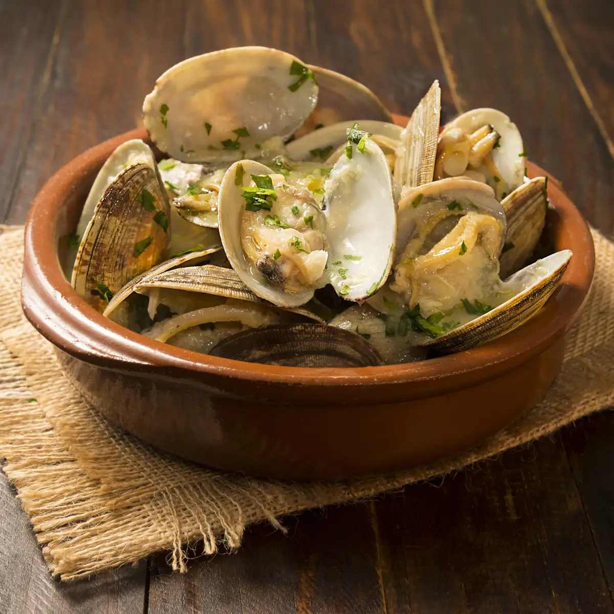 Almejas al ajillo