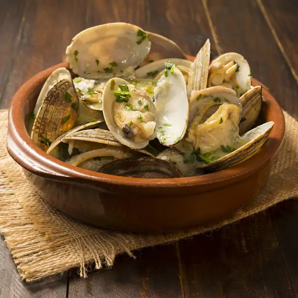 Para mojar pan: almejas al ajillo, en 5 minutos y con muy pocos ingredientes