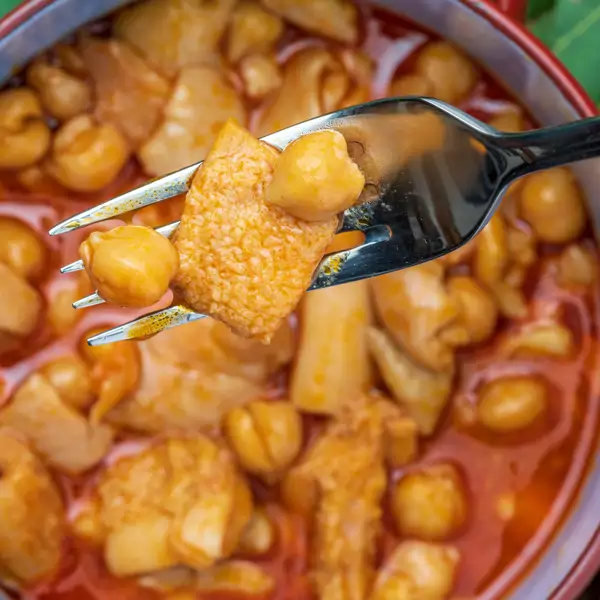 Para mojar pan: Callos con garbanzos, la receta tradicional que me enseñó mi madre (es fácil y nunca falla)