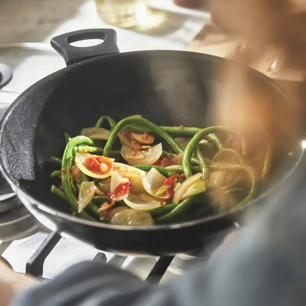 Fui a Ikea a por velas y salí con este wok maravilloso (ahora lo uso casi a diario)