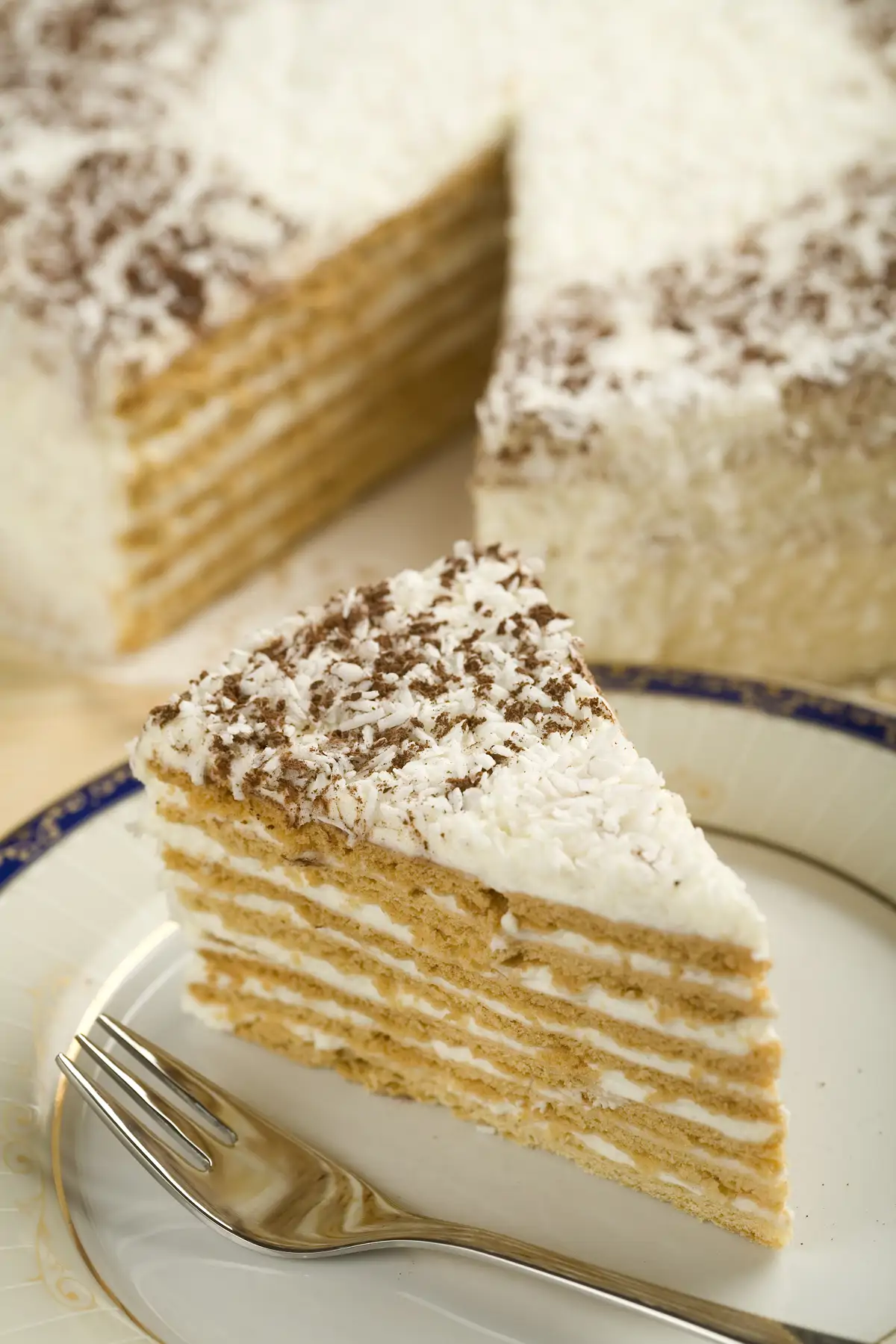 Tarta de la abuela clásica con galletas y chocolate blanco