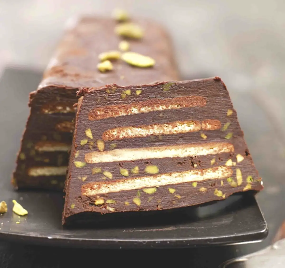 Tarta de la abuela de chocolate, galletas y pistacho