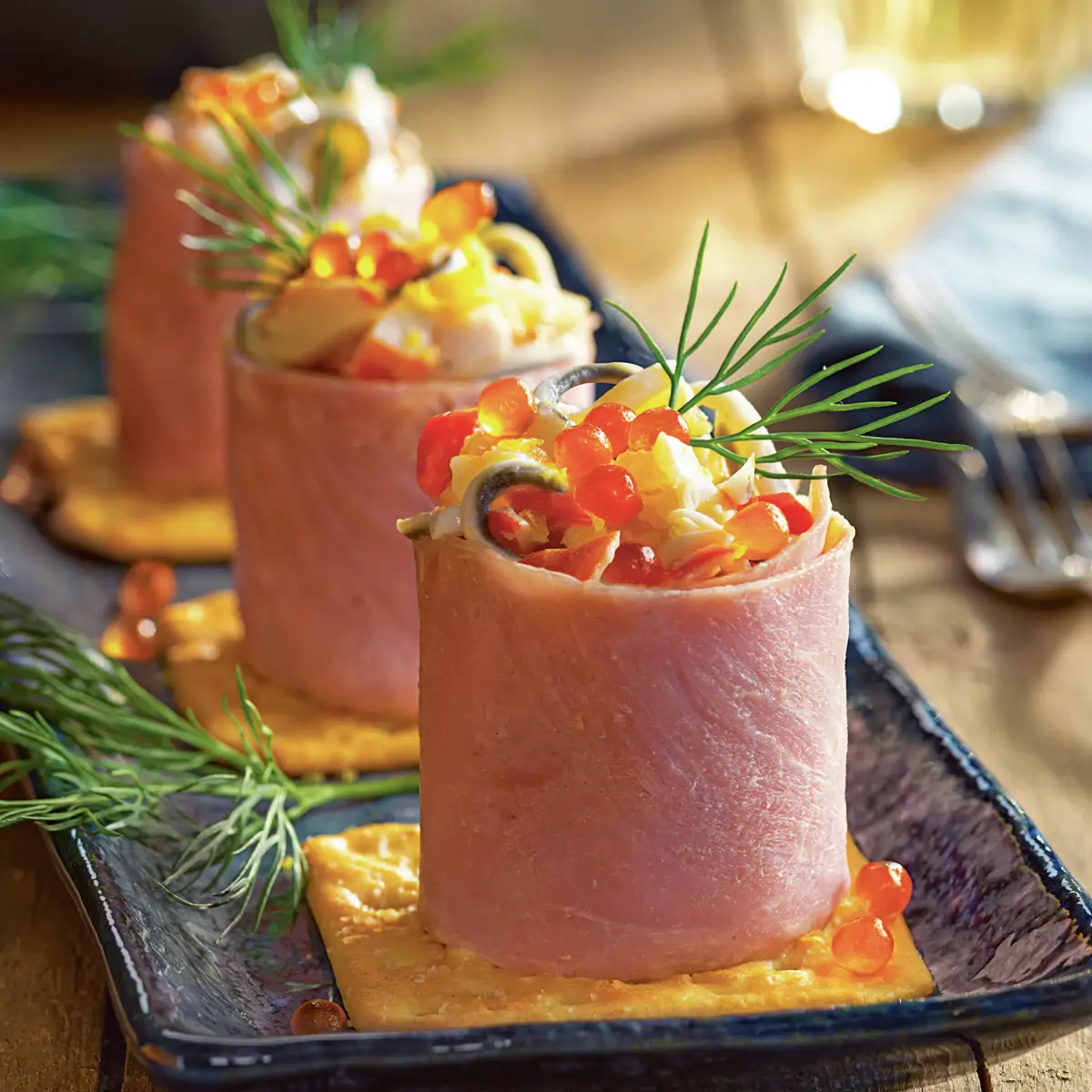 ROLLITOS DE JAMÓN CON ENSALADILLA.
