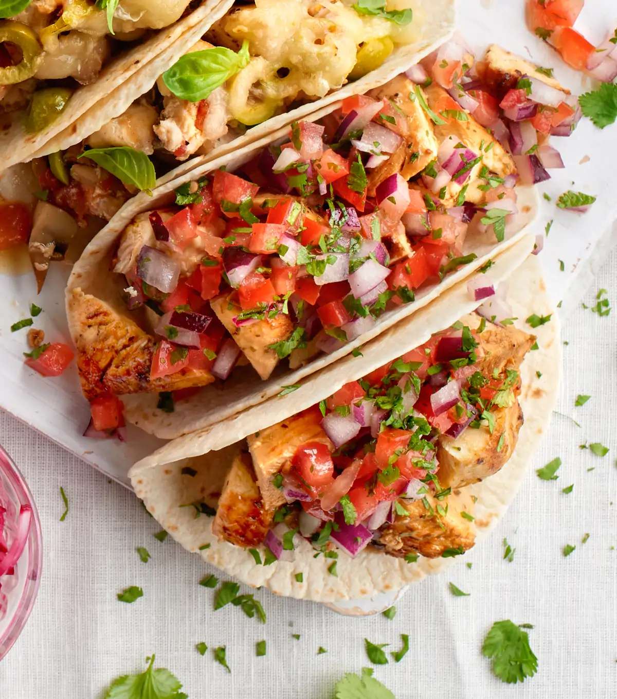 Tacos de pollo con pico de gallo