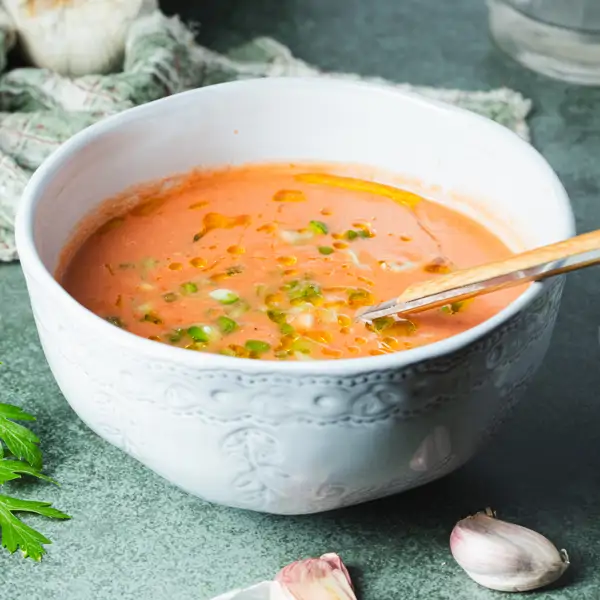 Belén Casal y su versión del gazpacho tradicional andaluz: "Es uno de los platos más refrescantes para el verano y lo puedes preparar en 10 minutos"