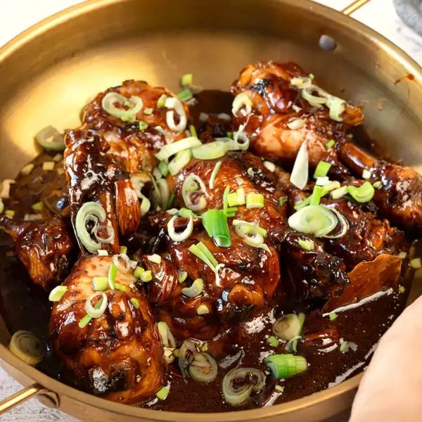 Adobo de pollo: la receta tradicional filipina para unos muslos de pollo fáciles y jugosos, ¡no dejarán ni uno!
