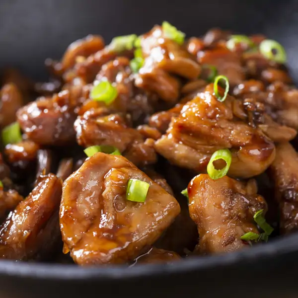 La receta de pollo hawaiana para una cena proteica y fácil: shoyu chicken, ¡para chuparse los dedos!