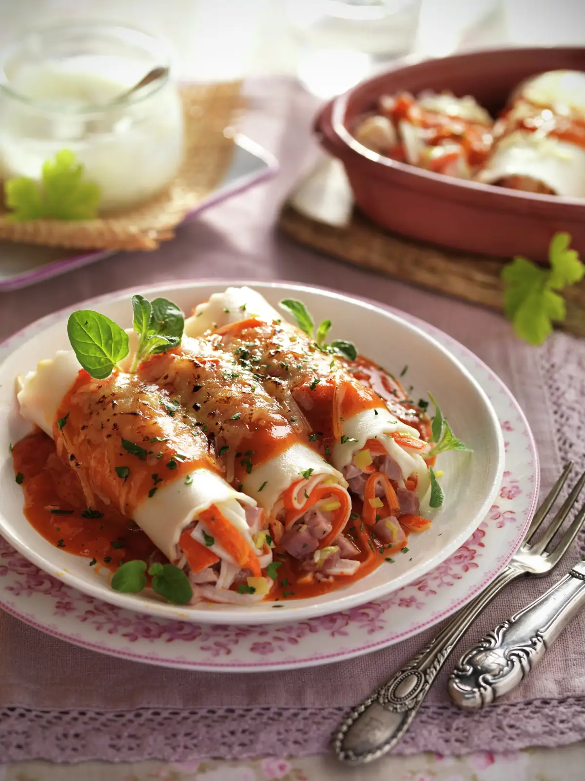 CANELONES DE JAMÓN Y PALITOS DE CANGREJO.