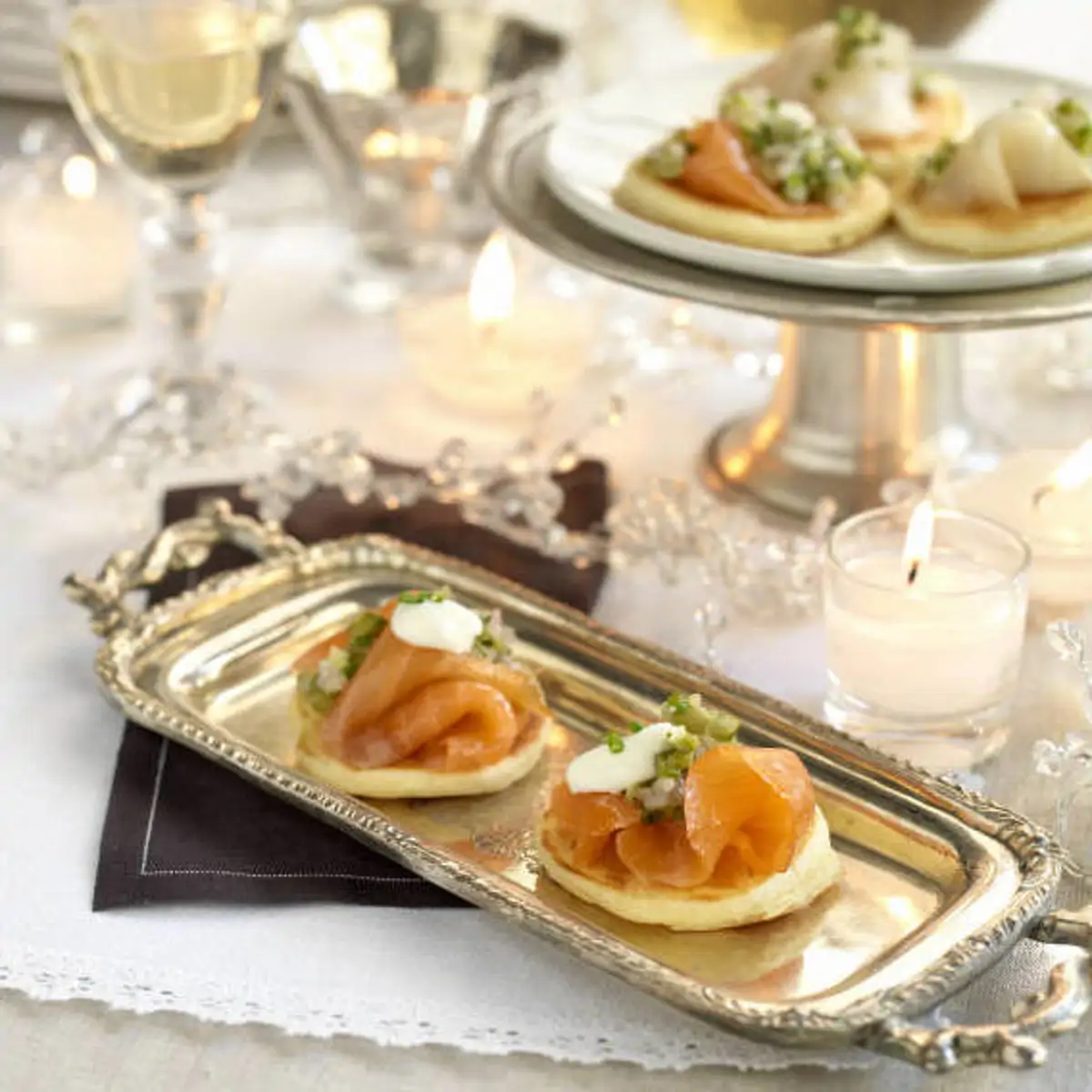 Blinis con salmón ahumado y queso crema