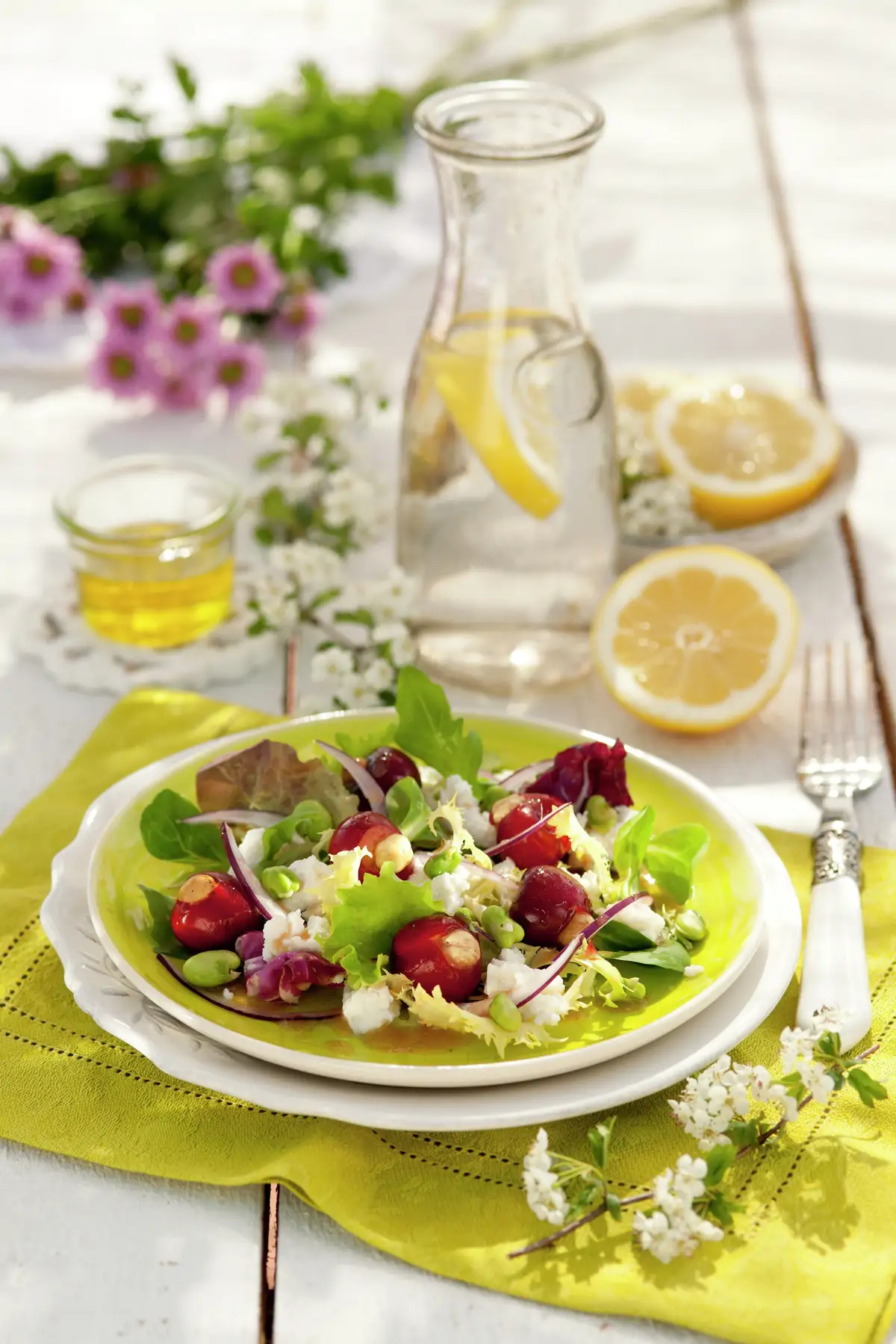 ENSALADA CON QUESO Y CEREZAS