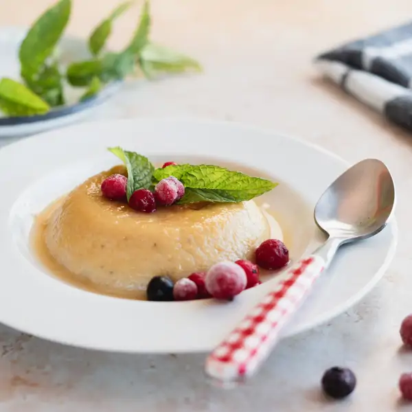 El flan que hago cuando no quiero cocinar, pero me apetece dulce: al microondas y con 4 ingredientes