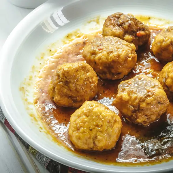Parecen albóndigas, pero es un guisillo de huevo malagueño que no se conoce en el resto de España