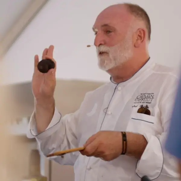 José Andrés te desvela los trucos para reducir la sal en tus comidas: "Tienes que jugar con las especias hasta encontrar la que emocione a tus papilas gustativas"
