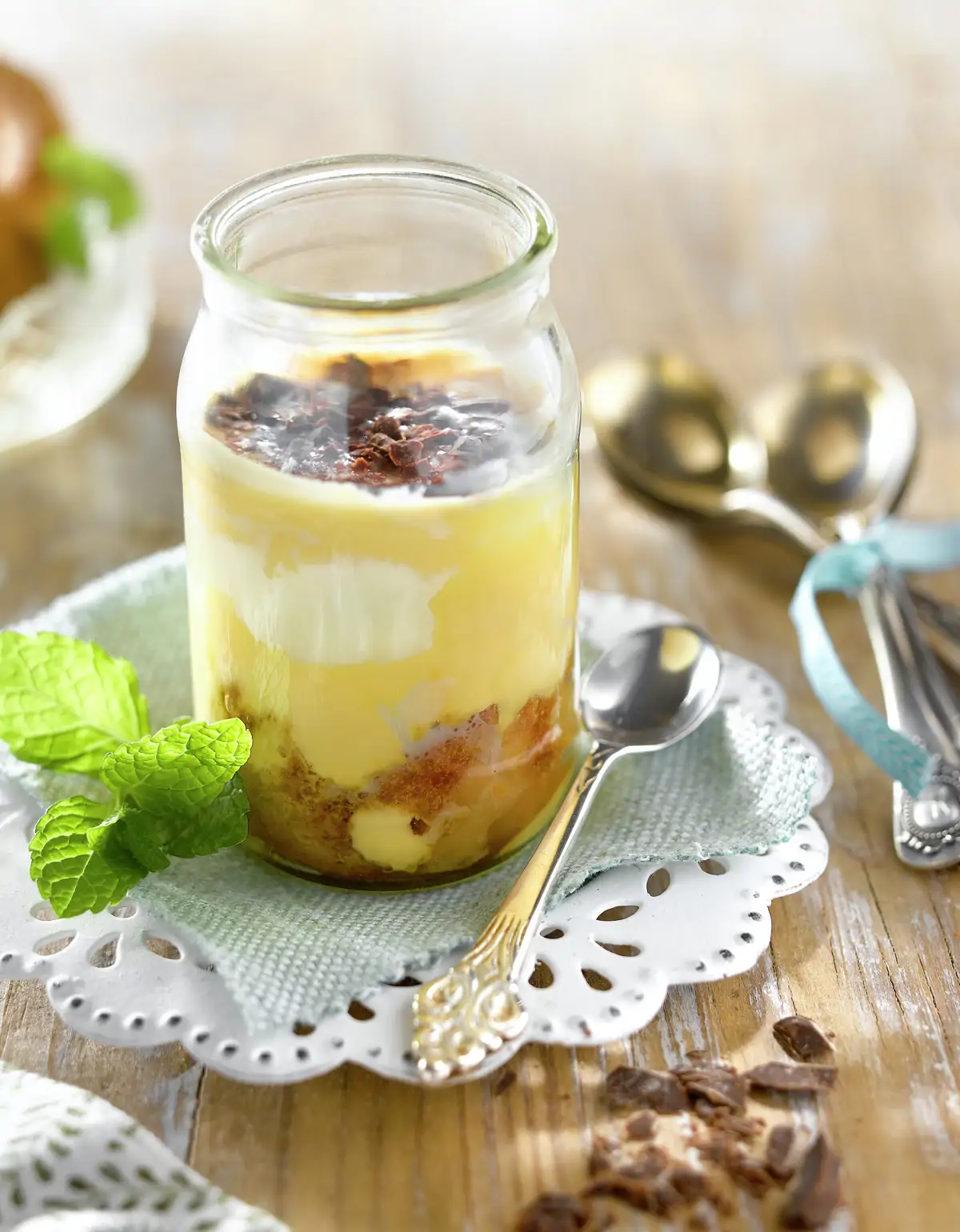 CREMA DE YOGUR CON BIZCOCHO.