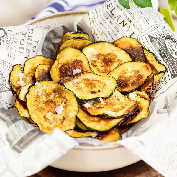 Chips de calabacín en la airfryer: el snack saludable que cambiará tus aperitivos