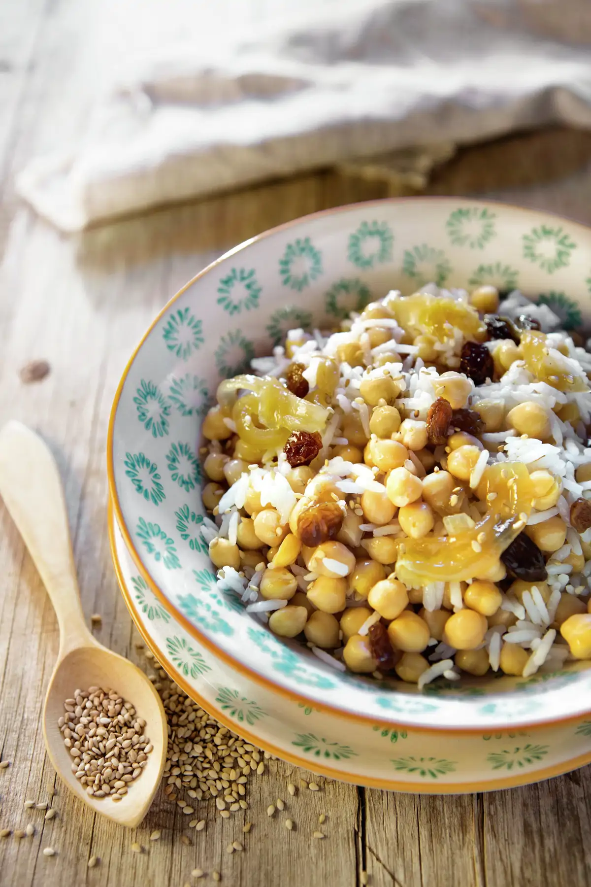GARBANZOS SALTEADOS CON ARROZ Y PASAS.