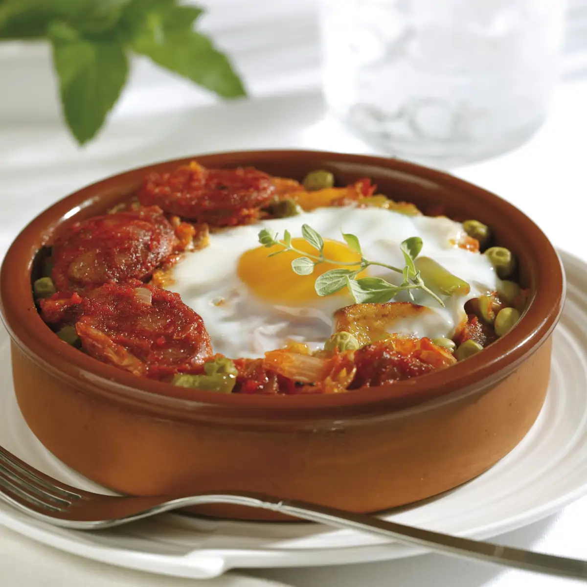 Guisantes con huevo y chorizo