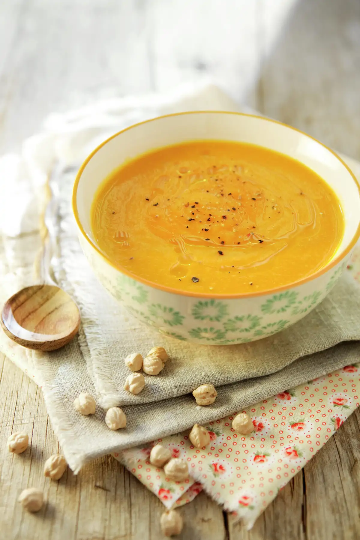 CREMA DE GARBANZOS Y ZANAHORIAS.