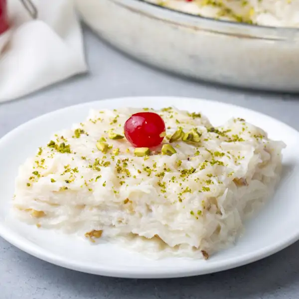 Güllaç, el irresistible y aromático postre turco de leche y frutos secos