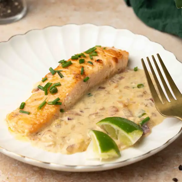 Este salmón en salsa de coco y lima está tan bueno (y es tan fácil) que tienes que probarlo hoy mismo