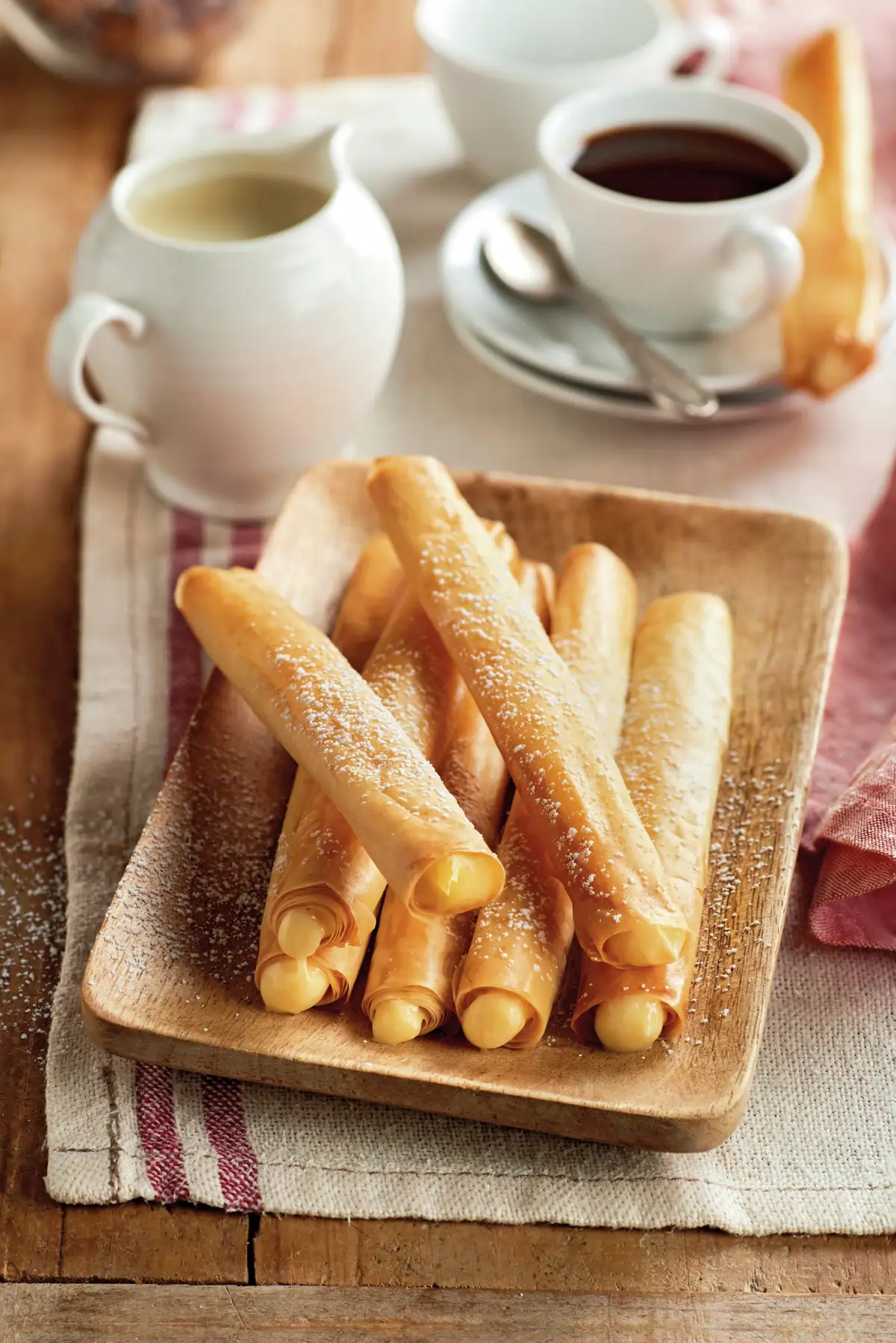 paso_a_pasoCanutillos de pasta filo rellenos de crema 