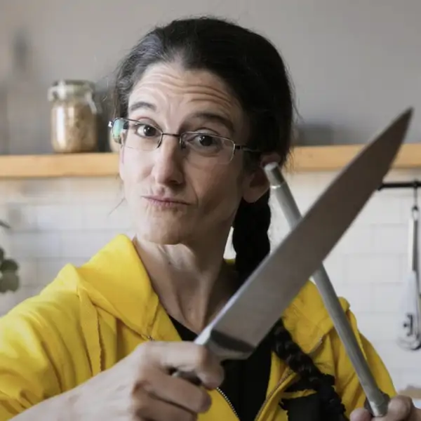 Maria Nicolau, cocinera, sobre la receta de pasta perfecta: "Tiene que ser rugosa y porosa para que la salsa se adhiera, si usamos pastas lisas y brillantes, solo comemos pasta blanca con salsa en el fondo del plato"