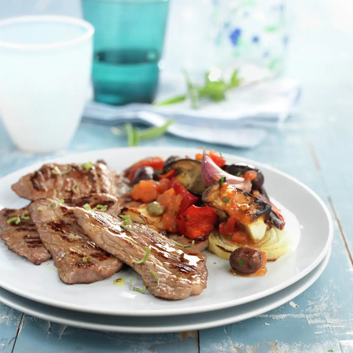 ESCALOPINES DE TERNERA CON VERDURAS ASADAS