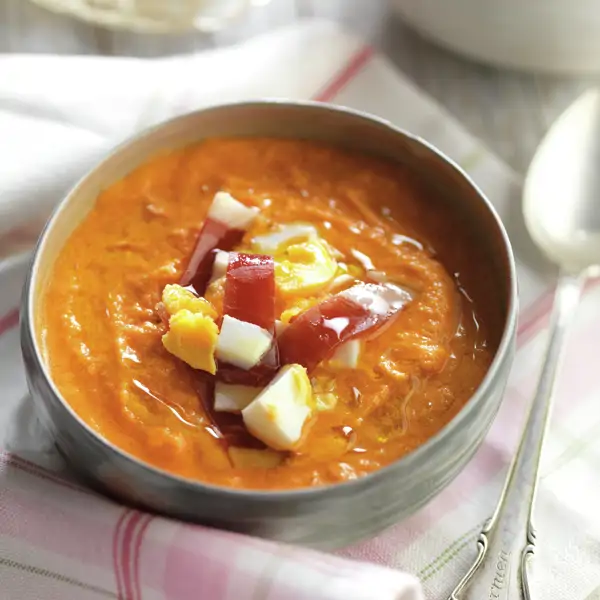 El salmorejo con Thermomix más fácil del mundo (con el truco de mi amiga cordobesa): "El secreto para que quede bien está en el pan duro del día anterior"