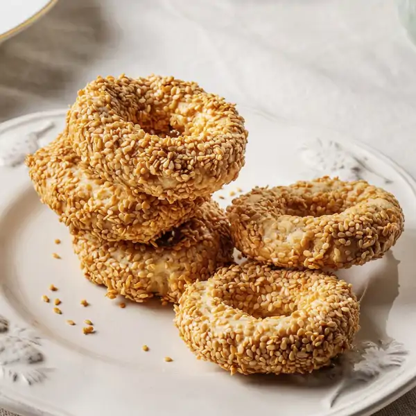 El “bagel turco” que debes probar: pan crujiente y delicioso para rellenar de mil opciones