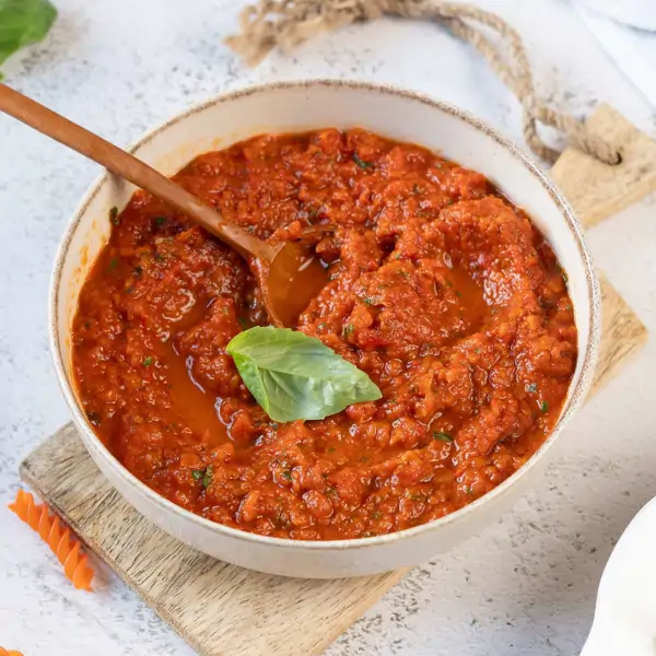 Salsa de tomate exprés lista en minutos ¡con 3 ingredientes y sin apenas fuego!