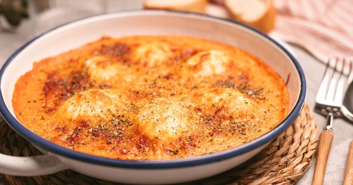 Huevos aurora, una receta de antaño que rescata la película "La cena" y que hemos cocinado para ti