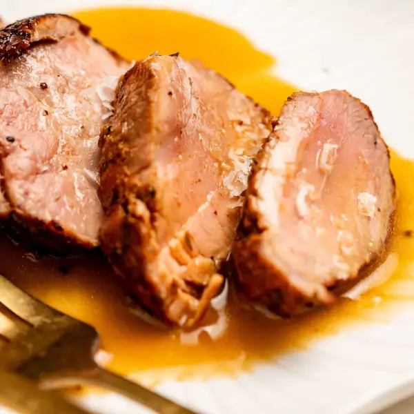 Solomillo de cerdo: la receta f&aacute;cil (y sin horno) para que quede bien jugoso