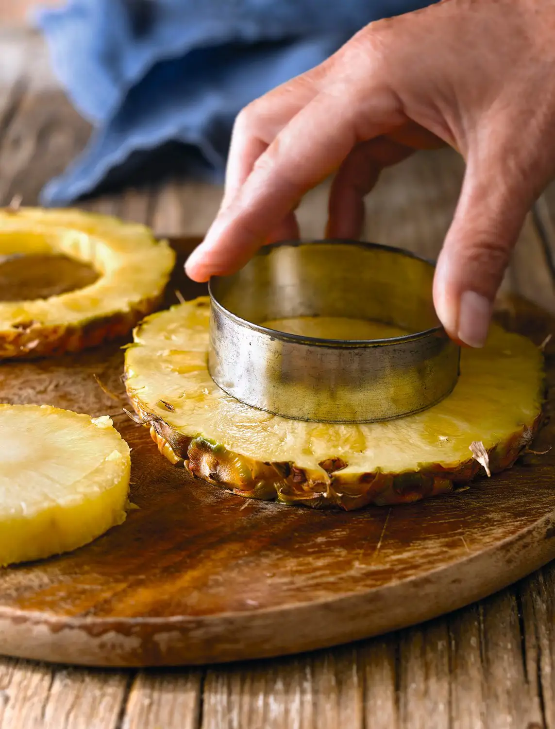 Bocaditos de queso con piña caramelizada