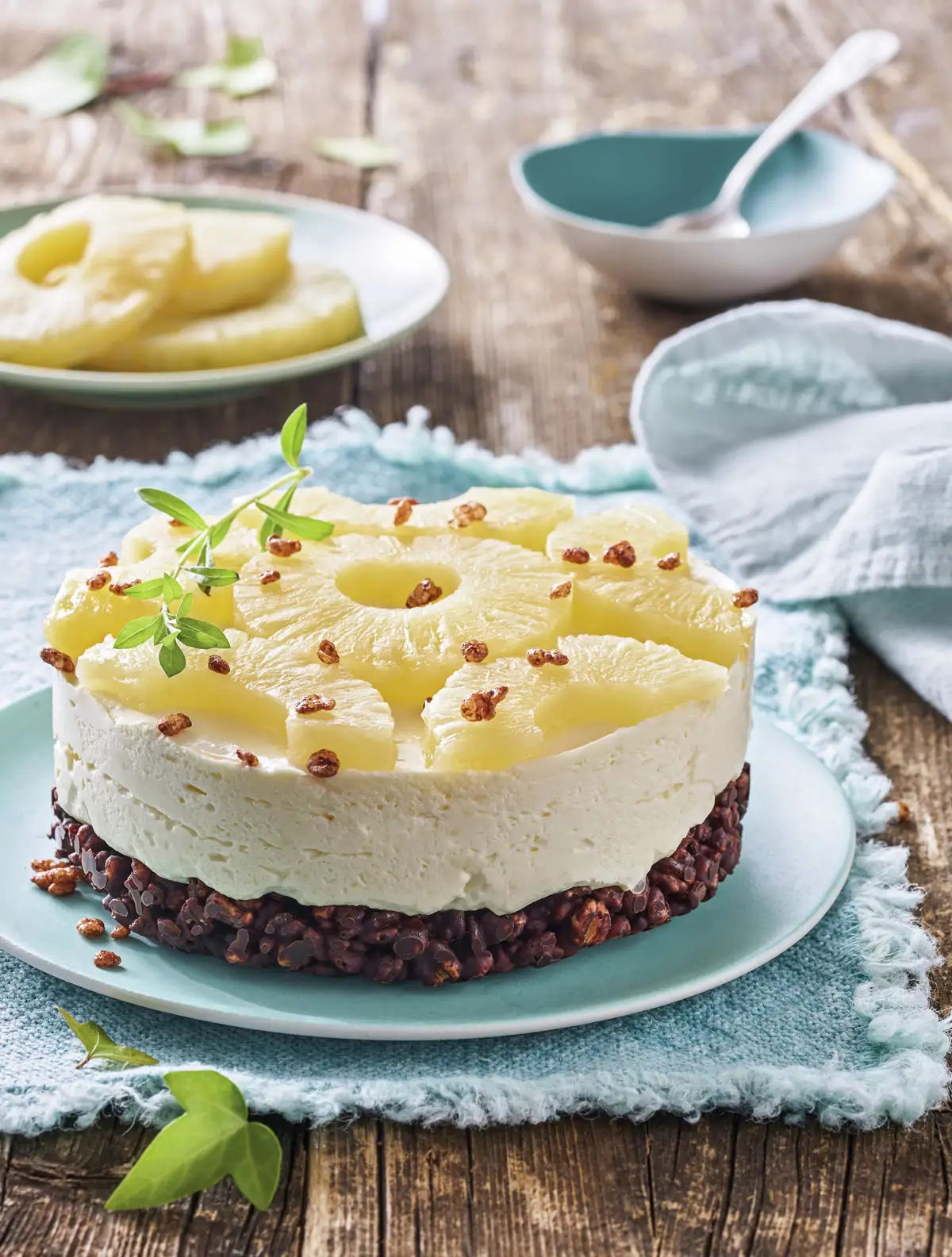 Bizcocho de piña en almíbar y yogur de limón