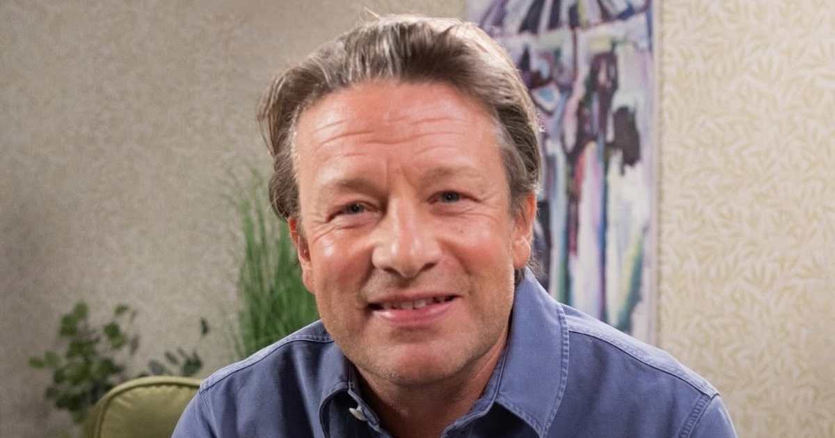El pan de ajo esponjoso del chef inglés Jamie Oliver
