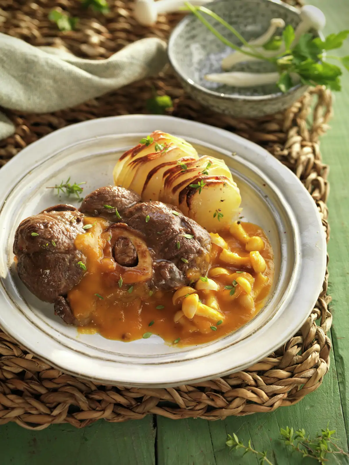 STEP BY STEP TO MAKE OSSOBUCO IN SAUCE WITH MUSHROOMS: FINAL RESULT.